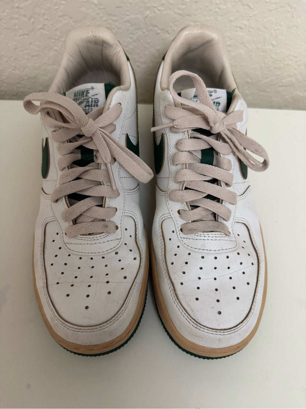 Nike Wonens’s White and Green Low-Top Sneakers with Gum Midsole